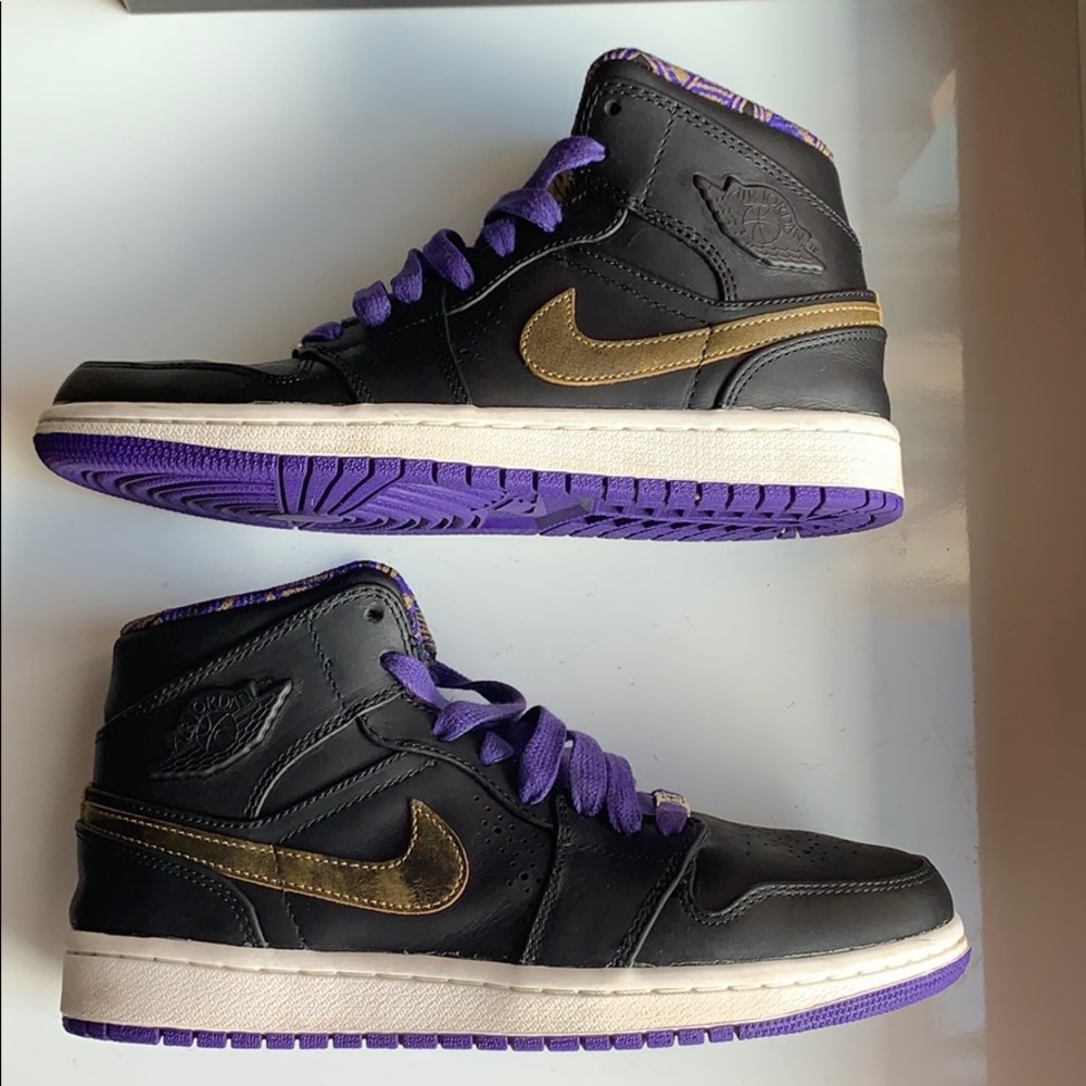Air Jordan I Mid Nouveau. Black History Month.